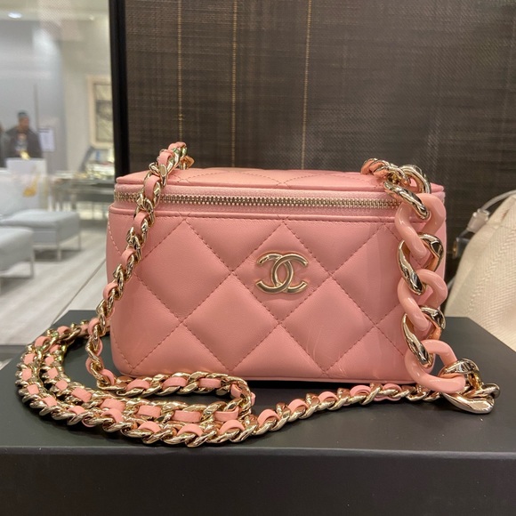 Chanel Vanity - Picture 5 of 7